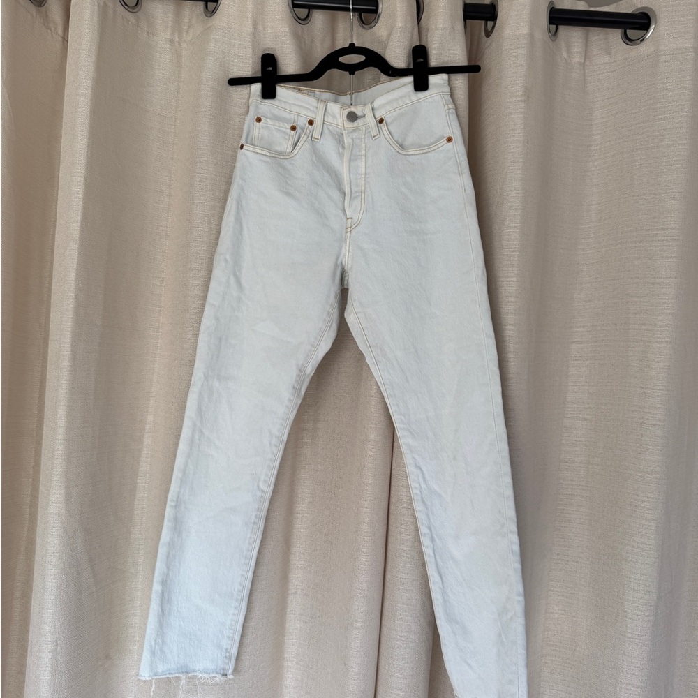 Women’s light Wash Levi’s 501 Jeans